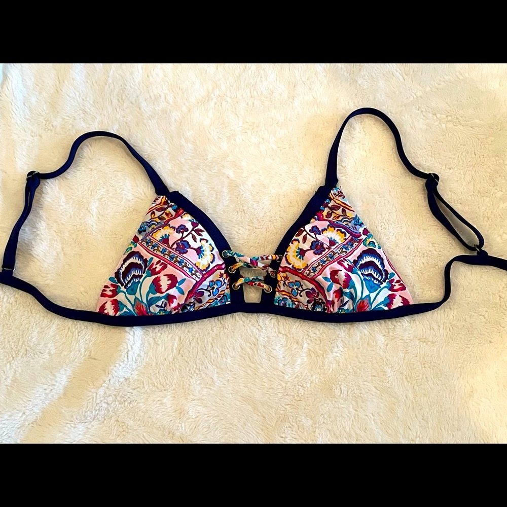 Swimsuit bikini top